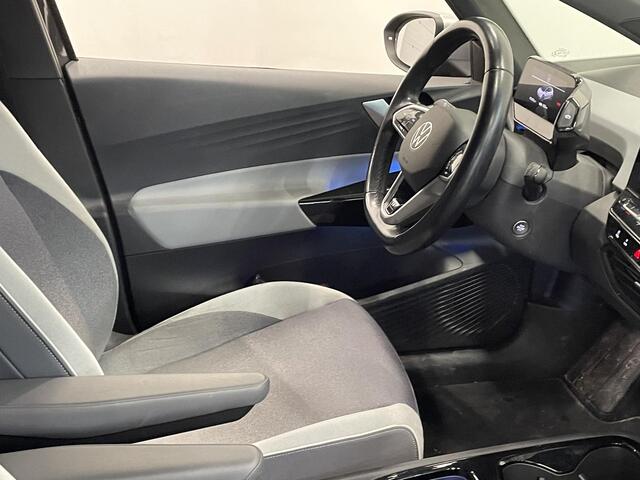 Volkswagen ID.3 First Plus 58 kWh Navigatie Apple Carplay/Android Auto Adaptive Cruise Control Camera Parkeersensoren Stoel- en stuurverwarming Lichtmetalen velgen Climate Control