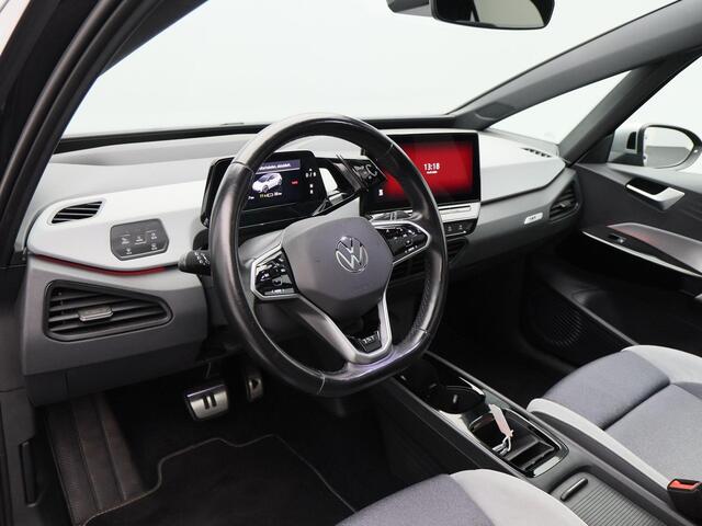 Volkswagen ID.3 First Max 58 kWh 204 Pk | Stoelverwarming | Panorama dak | Trekhaak | Camera | Adaptive Cruise | CarPlay | Matrix LED | 19 Inch | 87.533 Km !!