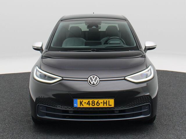 Volkswagen ID.3 First Max 58 kWh 204 Pk | Stoelverwarming | Panorama dak | Trekhaak | Camera | Adaptive Cruise | CarPlay | Matrix LED | 19 Inch | 87.533 Km !!