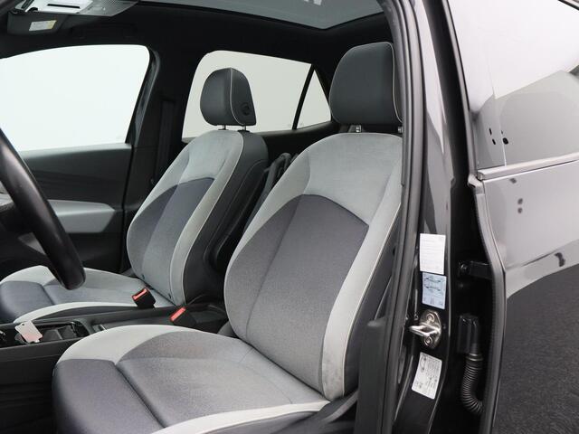 Volkswagen ID.3 First Max 58 kWh 204 Pk | Stoelverwarming | Panorama dak | Trekhaak | Camera | Adaptive Cruise | CarPlay | Matrix LED | 19 Inch | 87.533 Km !!