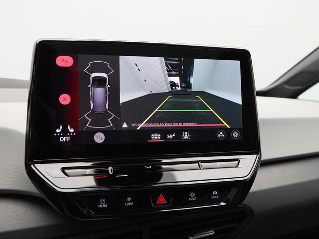 Volkswagen ID.3 First Max 58 kWh 204 Pk | Stoelverwarming | Panorama dak | Trekhaak | Camera | Adaptive Cruise | CarPlay | Matrix LED | 19 Inch | 87.533 Km !!
