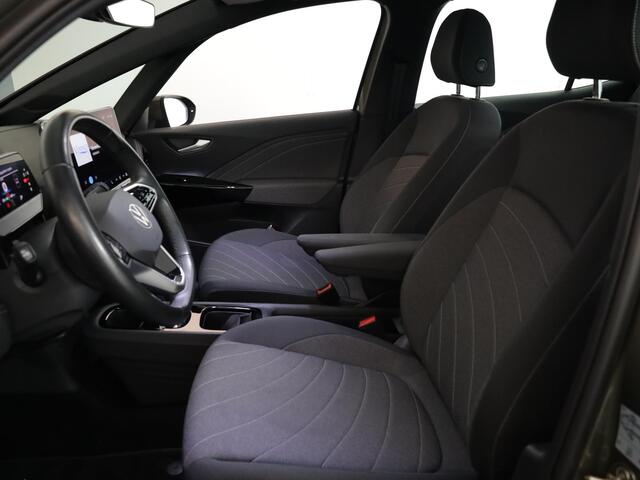 Volkswagen ID.3 Pure Oranje Edition 52 kWh 170 pk | Navigatie | Parkeersensoren | Adaptieve cruise control | Autom. airco | Stoel/stuur verwarming |
