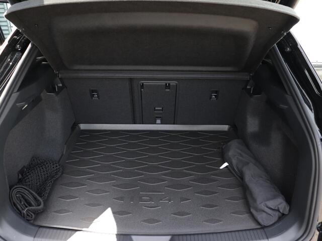 Volkswagen ID.4 Pro Limited Edition 77kWh 286pk | Elektrisch Wegklapbare Trekhaak | Stoel & Stuurverwarming | Camera | Park Assist |