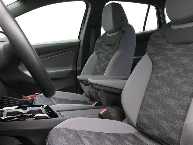 Volkswagen ID.4 Pro Advantage 77 kWh Warmtepomp, trekhaak, 360 gr. camera, side assist, easy open, stoel-stuurverwarming, achteruitrijcamera, alarm, 19'' lichtmetaal