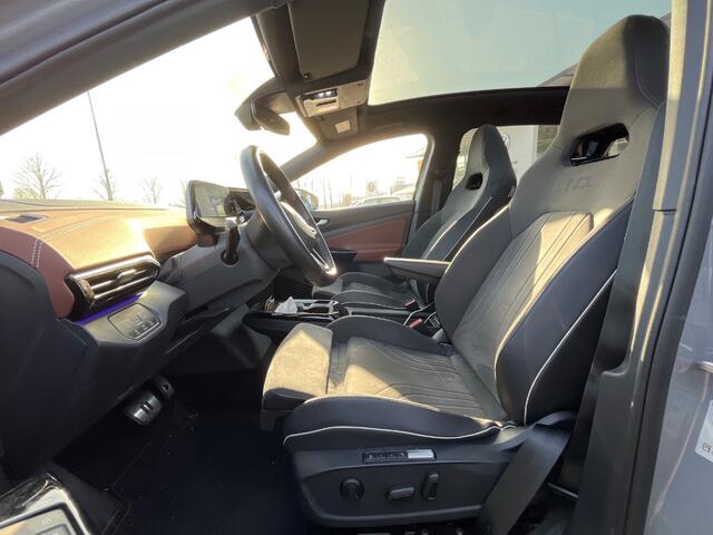 Volkswagen ID.4 Max 77 kWh / Kuipstoel / Pano / Navigatie / Memory seats / Navigatie / Stoelverwarming / All season banden /