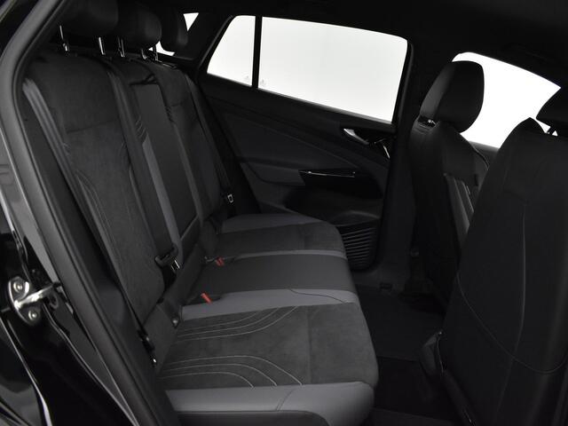Volkswagen ID.4 Pro Limited Edition 77 kWh accu. 286 pk · Trekhaak, elektrisch uitklapbaar · Achteruitcamera · Draadloze telefoonlader · Sfeerverlichting ·