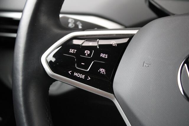 Volkswagen ID.4 Pro 77 kWh - ACC - Memory - Pano - 360 Camera - Matrix LED - Elektrische Trekhaak - Warmtepomp - Rijklaar