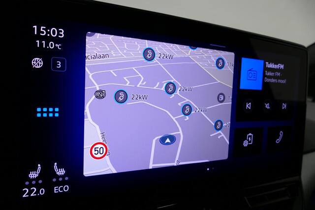 Volkswagen ID.4 First Max 77 kWh / Panoramadak / Matrix LED IQ.Light / Elektr. verstelbare voorstoelen + memory / HUD Augmented Reality / Rondomzichtcamera / Apple Carplay - Android Auto / Stoelverwarming / 21'' LMV / Keyless / Achteruitrijcamera / Navigatie / Stuurwielv