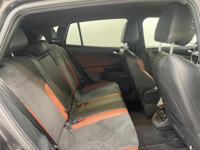 Volkswagen ID.4 Business 77 kWh Navigatie Apple Carplay/Android Auto Camera Parkeersensoren Adaptive Cruise Control Stoel- en stuurverwarming Full Led Climate Control