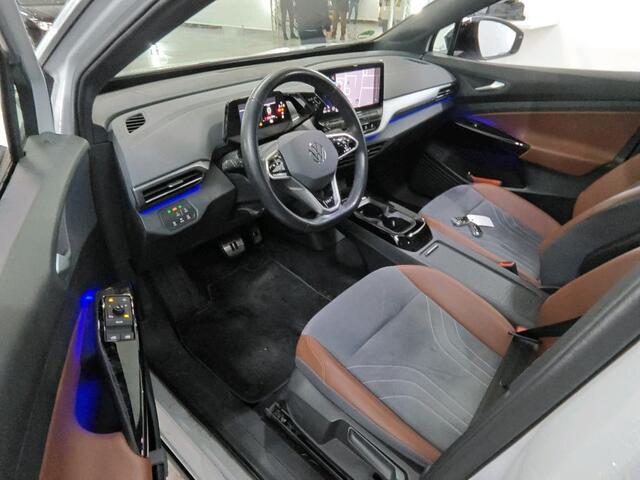 Volkswagen ID.4 First 77 kWh 204PK / Zwart dak / Achteruitrijcamera / 20" LMV / LED / Stoelverwarming / App-Connect