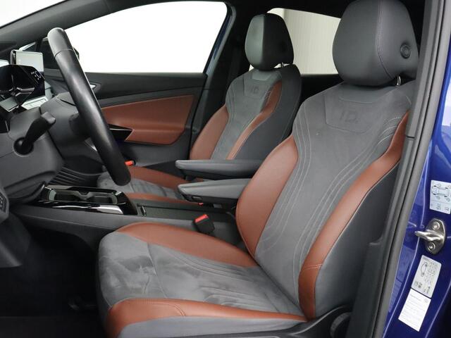 Volkswagen ID.4 First 77 kWh | Trekhaak | Stoel & stuurverwarming | Adaptive cruise | Camera | Carplay | Half leder | Navigatie | 20'' | Full LED | Keyless | Climate control | Sfeerverlichting