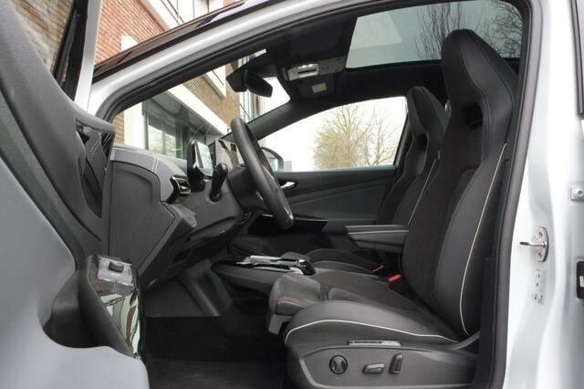 Volkswagen ID.4 Pro 210 kW Panoramadak, Sportstoelen, Trekhaak