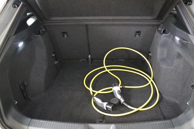 Volkswagen ID.4 Pro 77 kWh Climate Control | Stoel- en Stuurverwarming | Navigatie | 19" Velgen