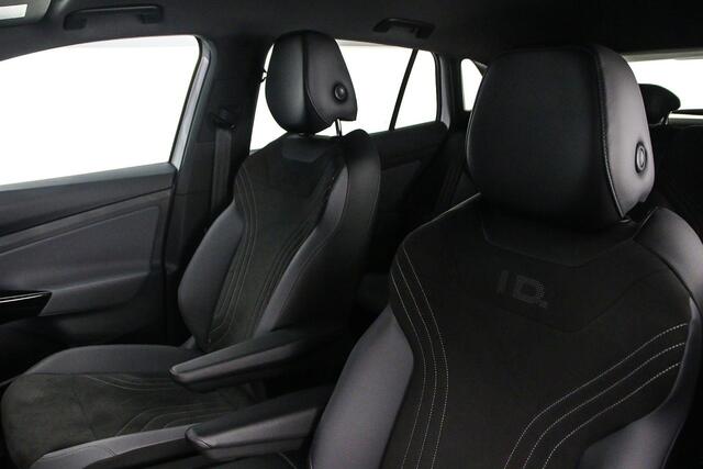 Volkswagen ID.4 Pro Oranje Edition 286pk Automaat Adaptive cruise control, Elektrische achterklep, LED matrix koplampen, Achteruitrijcamera, Stuurwiel verwarmd
