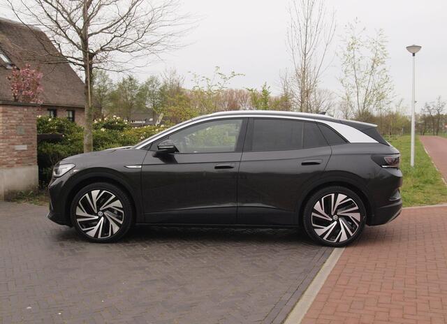 Volkswagen ID.4 First Max 77 kWh | Panoramadak | Heads-Up Display | 360 Camera | Trekhaak | Sfeerverlichting |