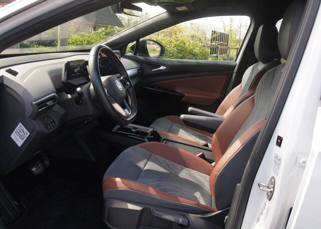 Volkswagen ID.4 First 77 kWh | Camera | Trekhaak | Sfeerverlichting | ACC | Apple Carplay |