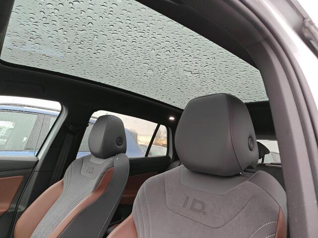 Volkswagen ID.4 First Max 77 kWh NL-AUTO | TREKHAAK | STOELVERWARMIG