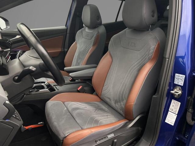 Volkswagen ID.4 1st Max 204pk Automaat Trekhaak, Panoramadak, Adaptive cruise control, LED matrix koplampen, Navigatie, Elektrische achterklep, Head up display