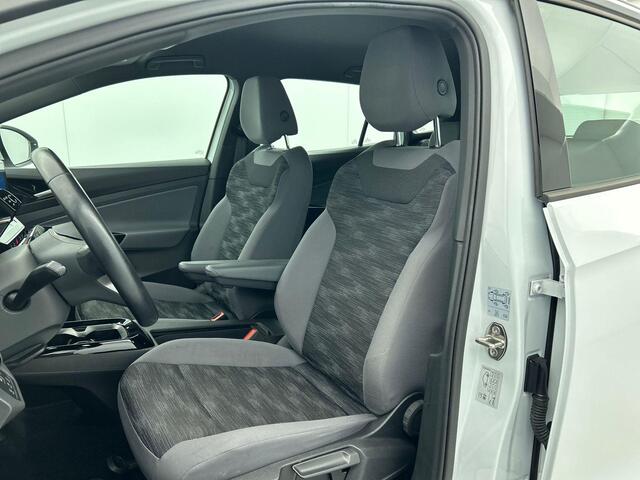 Volkswagen ID.4 Life 77 kWh Auto. Navigatie Apple Carplay/Android Auto Adaptive Cruise Control Parkeersensoren Stoel- en stuurverwarming Full Led Climate Control Lichtmetalen velgen