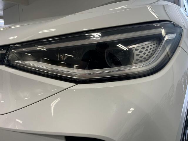 Volkswagen ID.4 Pro 77 kWh 174pk · Panoramadak · Inklap. Trekhaak · Warmtepomp · Matrix LED · Stuur- & Stoelverwarming · Apple/Android Car Play ·