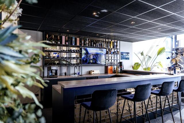 Volkswagen ID.5 GTX 300pk 77 kWh Sportstoelen Warmtepomp Trekhaak elektrisch NLauto 1e Eigenaar