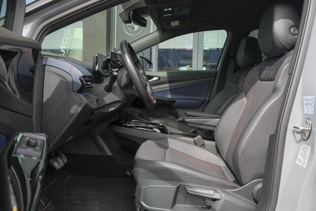 Volkswagen ID.5 GTX 300pk 77 kWh Sportstoelen Warmtepomp Trekhaak elektrisch NLauto 1e Eigenaar