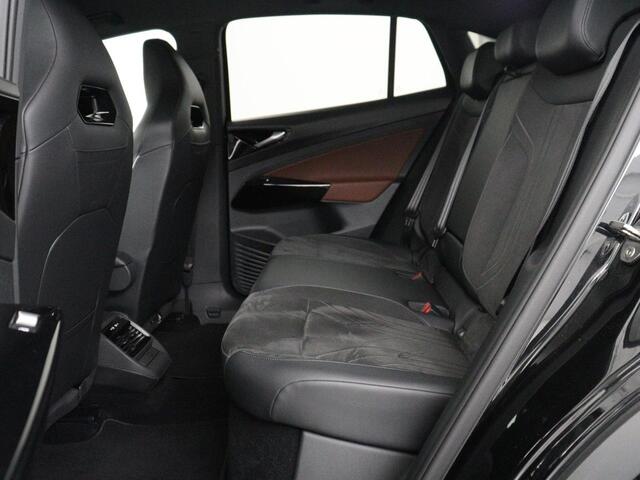 Volkswagen ID.5 Pro 77 kWh | SOH 93,5% | Memory | Leder/alcantara | Stuur/stoel verwarming | Climate control | Adaptive cruise | Sfeerverlichting | Camera | Park assist | Trekhaak |