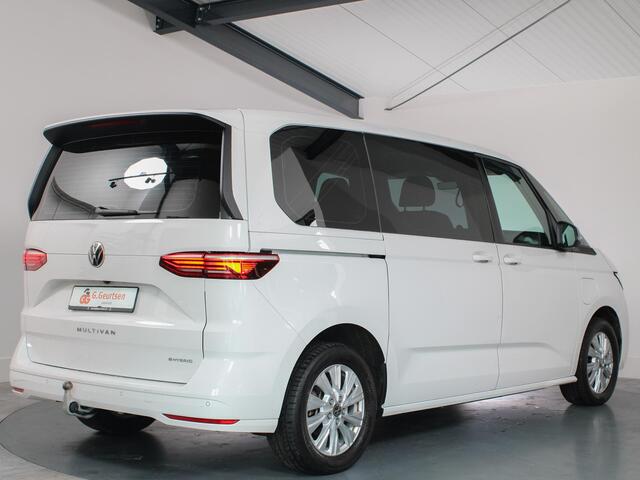 Volkswagen MULTIVAN 1.4 eHybrid L1H1 Life, 7-Persoons, Trekhaak, Panoramadak, Apple Carplay/Android Auto, Achteruitrijcamera,
