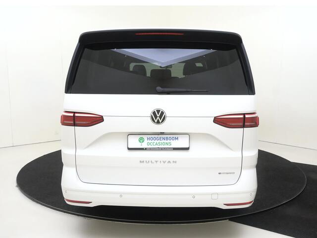 Volkswagen MULTIVAN 1.4 eHybrid L2 Style 6 versnellingen DSG | SoH 94% | 7p | Parkeerassistent | Stoelverwarming | Achteruitrijcamera | Navigatie | 3-zone airco | CarPlay |