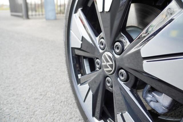 Volkswagen MULTIVAN 1.5I E-hybrid Edition L2 4x4 Panoramadak Leder Trekhaak Area view 19'' Lichtmetalen velgen