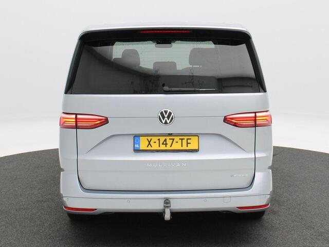 Volkswagen MULTIVAN 1.4 eHybrid 218 Pk Automaat L2H1 Style 7 Persoons | Panorama dak | Trekhaak | Stoelverwarming | Camera | CarPlay | Navigatie | 17 Inch | 19.071 Km !!