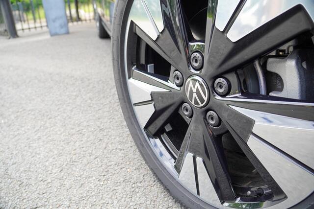 Volkswagen MULTIVAN 1.5I E-hybrid Edition L2 4x4 Panoramadak Leder Trekhaak Area view 19'' Lichtmetalen velgen