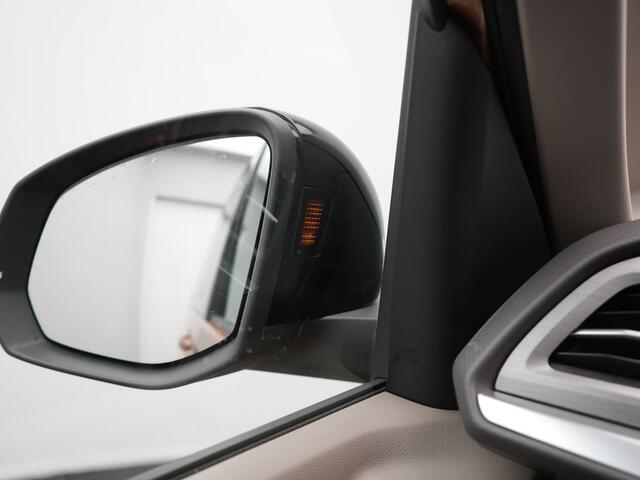 Volkswagen MULTIVAN 1.4 eHybrid L1H1 Style 7 Persoons PHEV 218pk | Trekhaak Af Fabriek | Panodak | Alcantara Sportstoelen & Stuur Verwarmd | Adaptive Cruise | Camera | IQ Light | Apple Carplay | Blis | Navigatie | DAB | Plug In Hybrid |