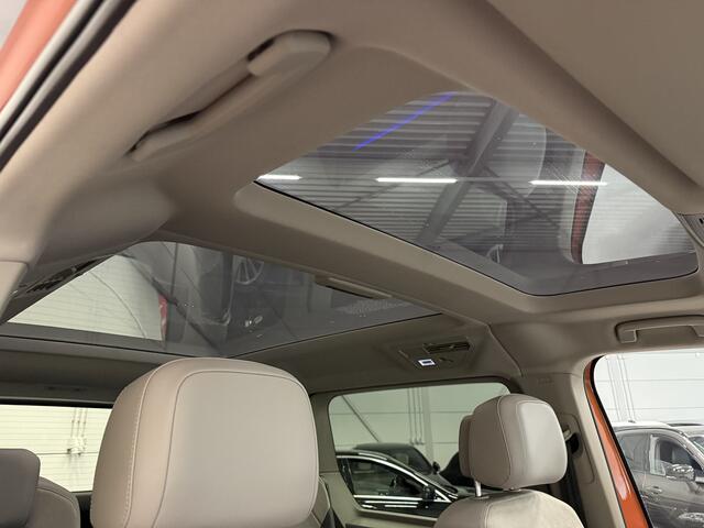 Volkswagen MULTIVAN 1.4 eHybrid Energetic PANO/TREKHAAK/MASSAGE/LEER/HEAD-UP/IQ-LIGHT/ELECTR.SCHUIFDEUREN/ACC/360CAMERA/SFEER/STANDKACHEL/TWO-TONE/UNIEK SLECHTS 37.000KM, NET OH BEURT GEHAD BIJ VW DEALER