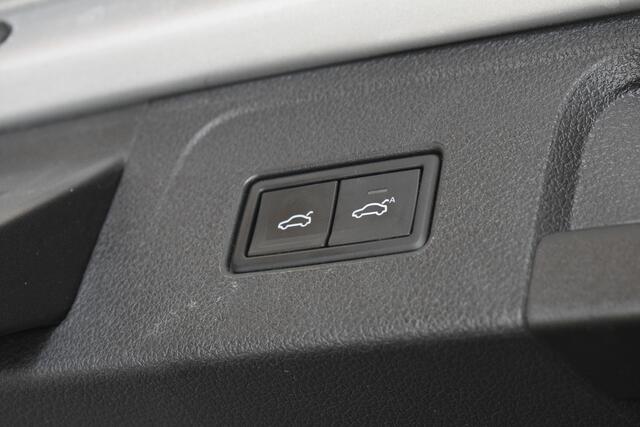 Volkswagen PASSAT GTE Virtual EL Trekt+aKlep Disc pro Navi leder Pano Camera Dodeh detec