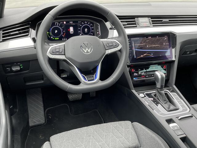 Volkswagen PASSAT Variant 1.4 TSI PHEV GTE Business DSG / Navigatie / Panoramadak / LED / Stoelverwarming