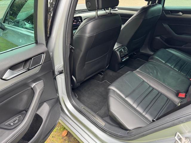 Volkswagen PASSAT VARIANT 1.5TSI 150PK DSG R-LINE HIGHLINE/VIRTDASH/ACARPLAY/NAV/LEER