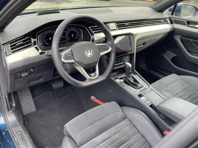Volkswagen PASSAT Variant 1.5 TSI 150pk R-Line Business DSG / Panoramadak / Camera / Head-up Display