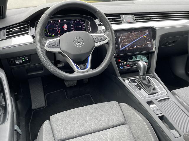 Volkswagen PASSAT Variant 1.4 TSI PHEV 218pk GTE Business DSG / Panoramadak / Head-up Display / Camera / Trekhaak wegklapbaar
