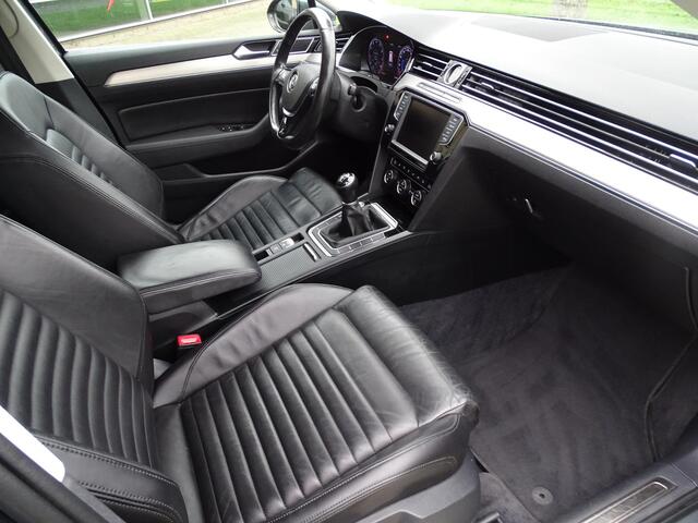 Volkswagen PASSAT Variant 1.4 TSI ACT Business Edition R 6-Bak, Leder Sport Interieur, Multimedia, Navigatie, Airco/ECC, Cruisecontrol, Camera, Stoelverwarming, Parkeersensoren,LM-velgen, Zonneschermen