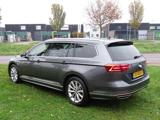 Volkswagen PASSAT Variant 1.4 TSI ACT Business Edition R 6-Bak, Leder Sport Interieur, Multimedia, Navigatie, Airco/ECC, Cruisecontrol, Camera, Stoelverwarming, Parkeersensoren,LM-velgen, Zonneschermen
