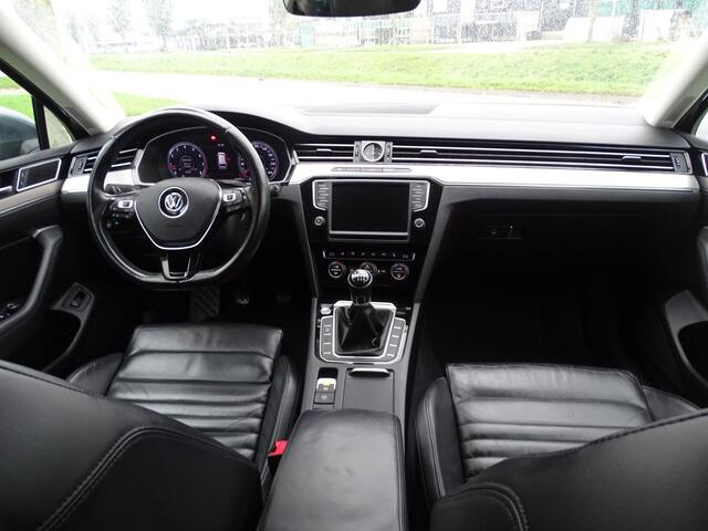 Volkswagen PASSAT Variant 1.4 TSI ACT Business Edition R 6-Bak, Leder Sport Interieur, Multimedia, Navigatie, Airco/ECC, Cruisecontrol, Camera, Stoelverwarming, Parkeersensoren,LM-velgen, Zonneschermen