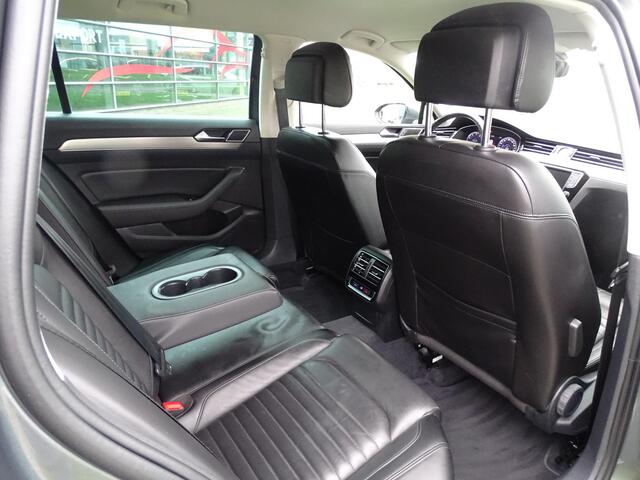 Volkswagen PASSAT Variant 1.4 TSI ACT Business Edition R 6-Bak, Leder Sport Interieur, Multimedia, Navigatie, Airco/ECC, Cruisecontrol, Camera, Stoelverwarming, Parkeersensoren,LM-velgen, Zonneschermen