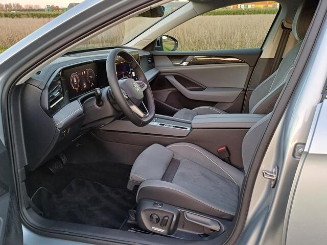 Volkswagen PASSAT Variant 1.5 eTSI Elegance /Hybride/Camera/Trekhaak/Carplay/Clima v+a/