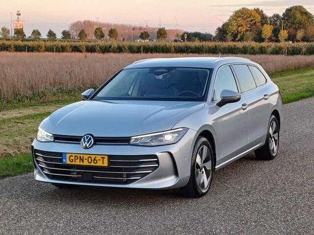 Volkswagen PASSAT Variant 1.5 eTSI Elegance /Hybride/Camera/Trekhaak/Carplay/Clima v+a/