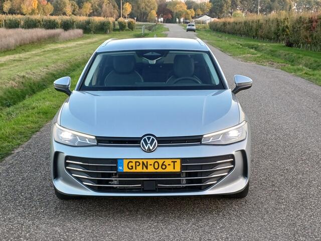 Volkswagen PASSAT Variant 1.5 eTSI Elegance /Hybride/Camera/Trekhaak/Carplay/Clima v+a/