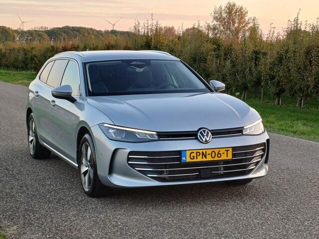 Volkswagen PASSAT Variant 1.5 eTSI Elegance /Hybride/Camera/Trekhaak/Carplay/Clima v+a/