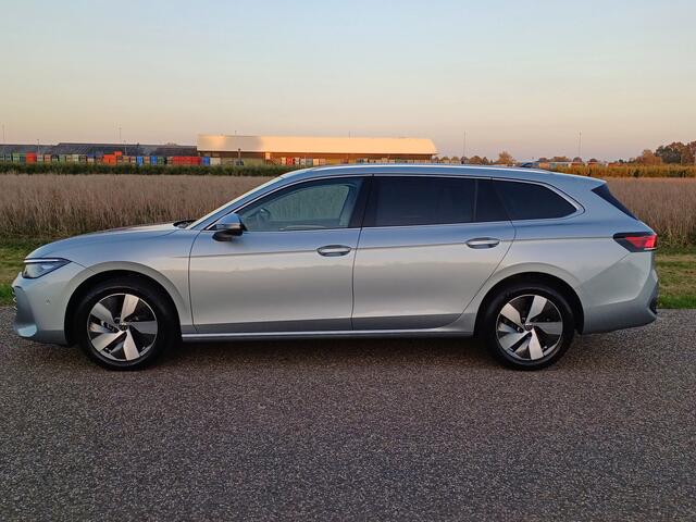 Volkswagen PASSAT Variant 1.5 eTSI Elegance /Hybride/Camera/Trekhaak/Carplay/Clima v+a/