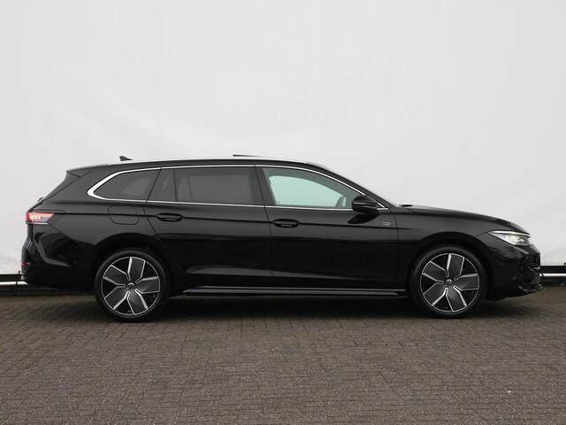 Volkswagen PASSAT Variant 1.5 eHybrid R-Line Edition | Pano dak | Trekhaak | 19" inch velgen | Keyless |