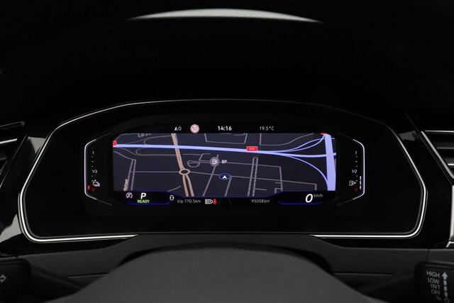 Volkswagen PASSAT Variant 1.4 TSI 218 pk DSG PHEV GTE Business | Panoramadak | Trekhaak | Navigatie Discover Pro | Rondomzicht camera | IQ Light | Stuur-/stoelverwarming